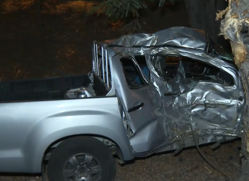 El conductor de una camioneta se estrelló contra un árbol en el kilómetro 12 de la Vía a la Costa.