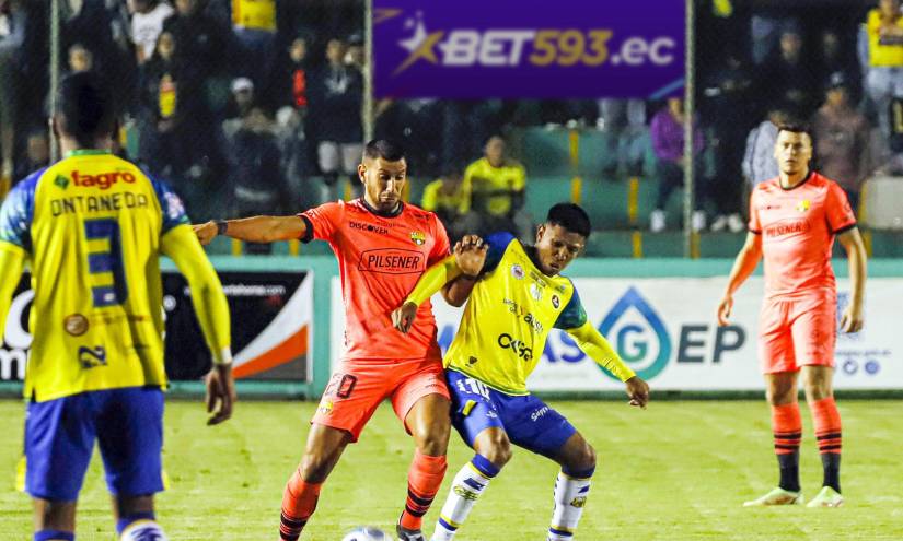 Azogues,Ecuador 25 de febrero del 2023 En la noche de hoy en el estadio Jorge Andrade Cantos de la ciudad de Azogues,el Gualaceo S.C recibe al Barcelona S.C por la 1ra fecha del campeonato nacional de futbol de la LigaPro Bet593 2023.foto api/Boris Romoleroux