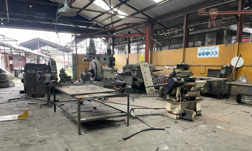 Uno de los talleres para dar mantenimiento en completo abandono.