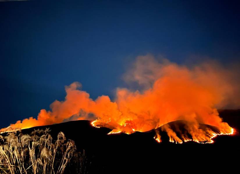 El incendio forestal en el Parque Nacional Cayambe - Coca.