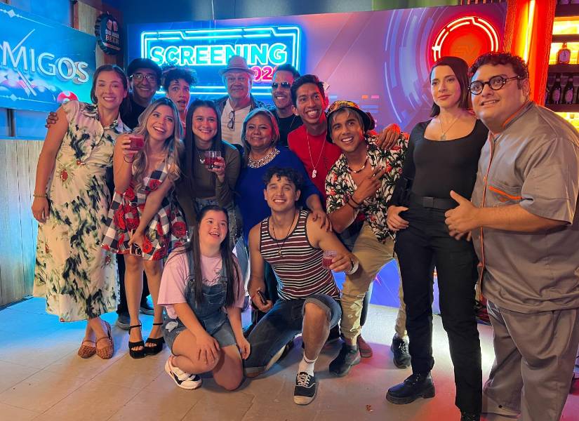 Parte del elenco del Cholito Forever en el Screening 2026.