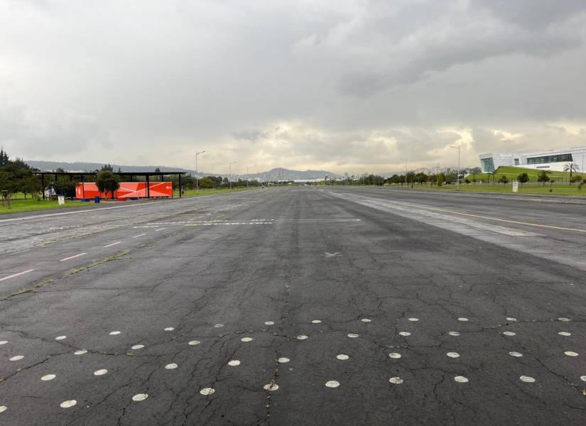 La pista de cara al sur.