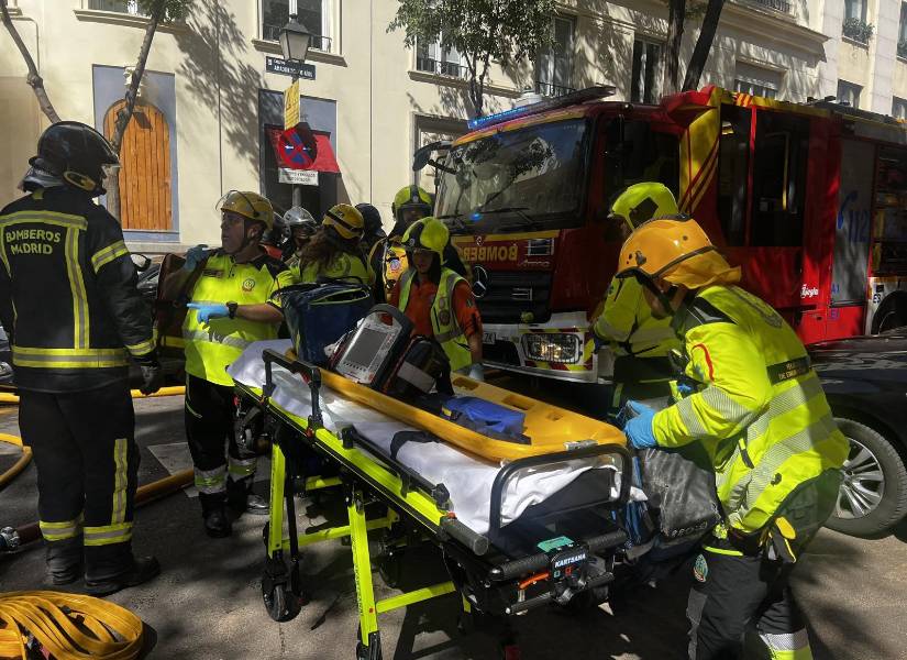 Bomberos en la zona de los hechos.