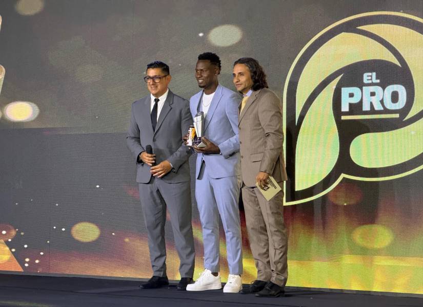 Leonel Quiñonez, mejor lateral izquierdo del 2024.