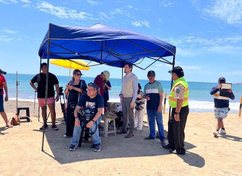 Parte del personal de grabación para la escena final de Los García en Santa Elena.