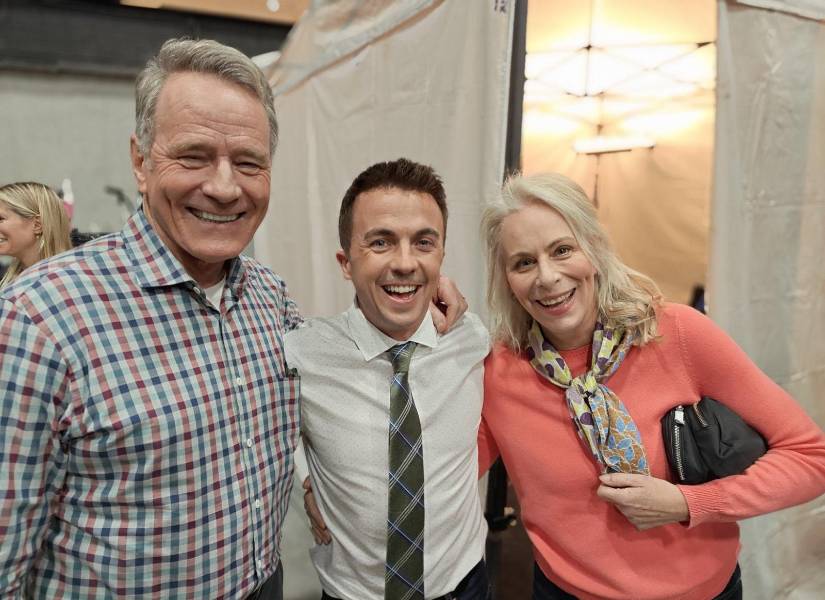 Frankie Muniz junto a Bryan Cranston y Jane Kaczmarek.