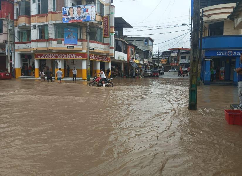 En algunos sectores, el nivel del agua ha superado el metro y medio.