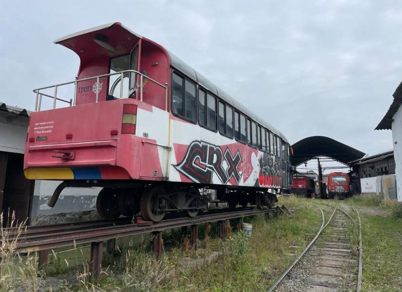 Otra de las locomotoras abandonadas en Chiriyacu.