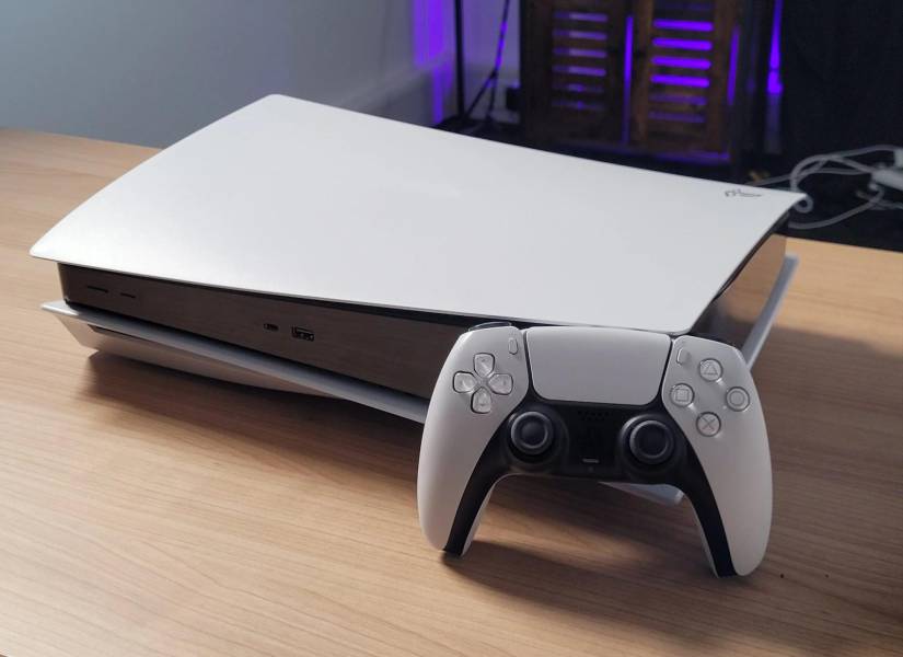 Consola PlayStation 5 la cual tendrá juegos compatibles con la PlayStation Portal.