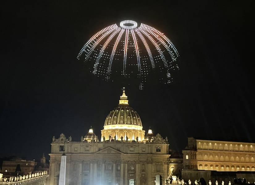 Espectáculo de drones y luces durante el evento Grace for the World.