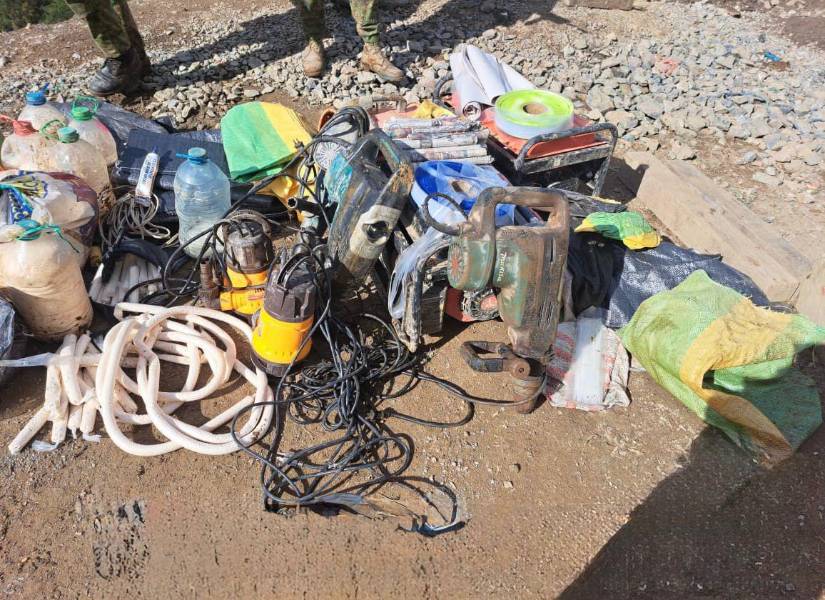 Material incautado usado en la minería ilegal.