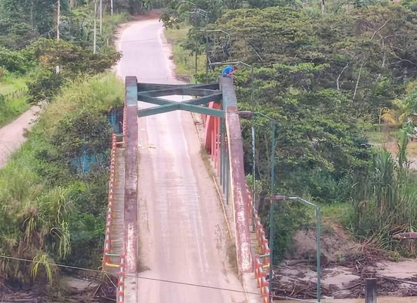 El ciudadano había trepado hasta la parte más alta del puente La Florida, desde donde amenazaba con arrojarse al río.