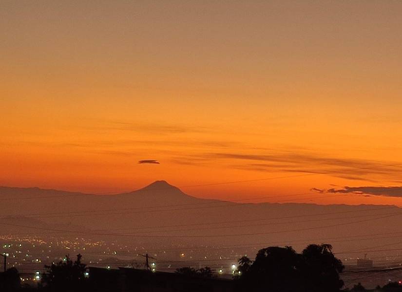 Despertar y ver el Chimborazo desde Guayaquil es otra cosa, increíble, escribió el usuario Ronald Freire.