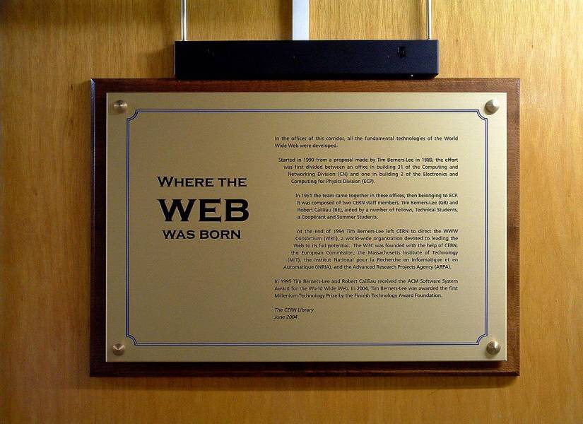 Placa conmemorativa de donde nació la Web.