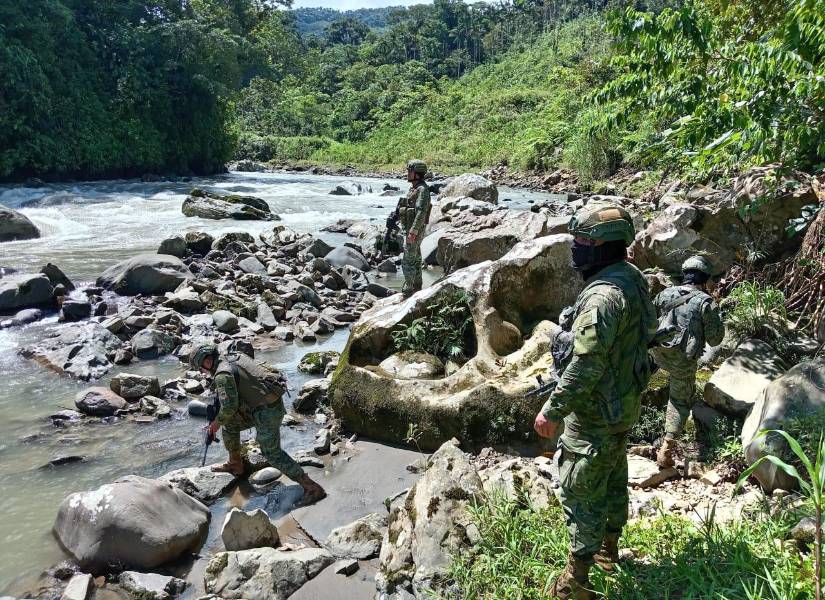 Militares realizando sus tareas en la frontera norte.