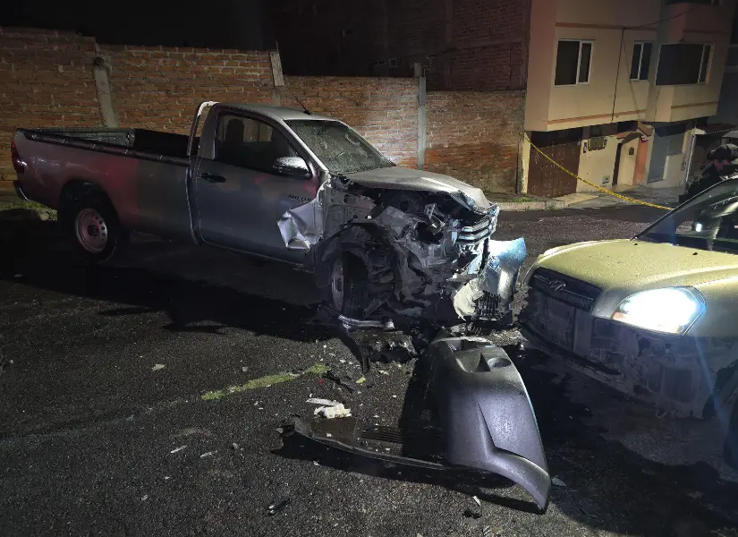 El conductor terminó estrellándose contra una camioneta en la ciudad de Riobamba.