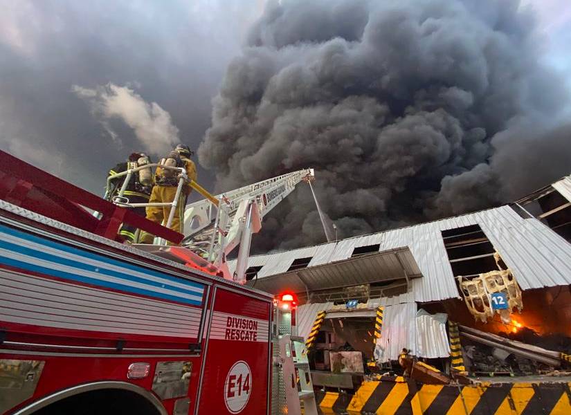 Un desperfecto eléctrico habría originado incendio en bodega vía Daule