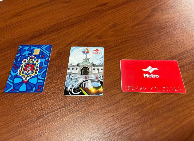 Imagen de las tres tarjetas del Metro de Quito.