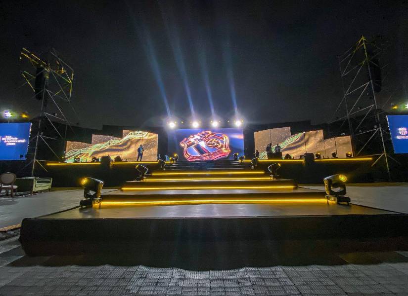 Tarima ubicada en el estadio de BSC