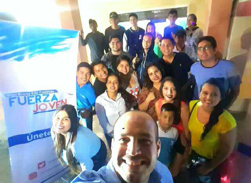 Agustín Intriago en una actividad del proyecto Fuerza Joven, en una fotografía publicada en 2016