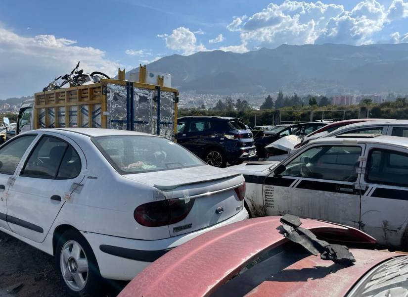 Hay carros que permanecen más de 15 años en los patios de retención vehicular.