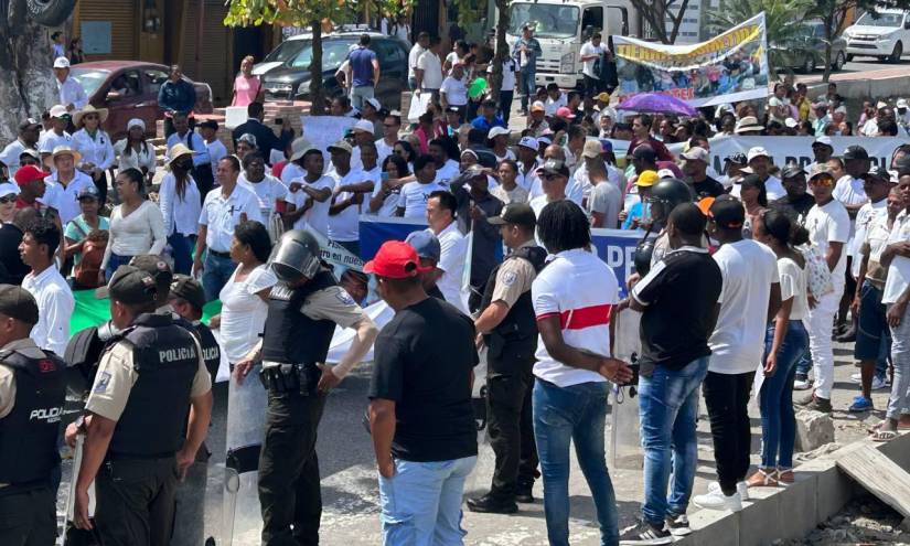 Ciudadanos esmeraldeños piden por la paz en la provincia.