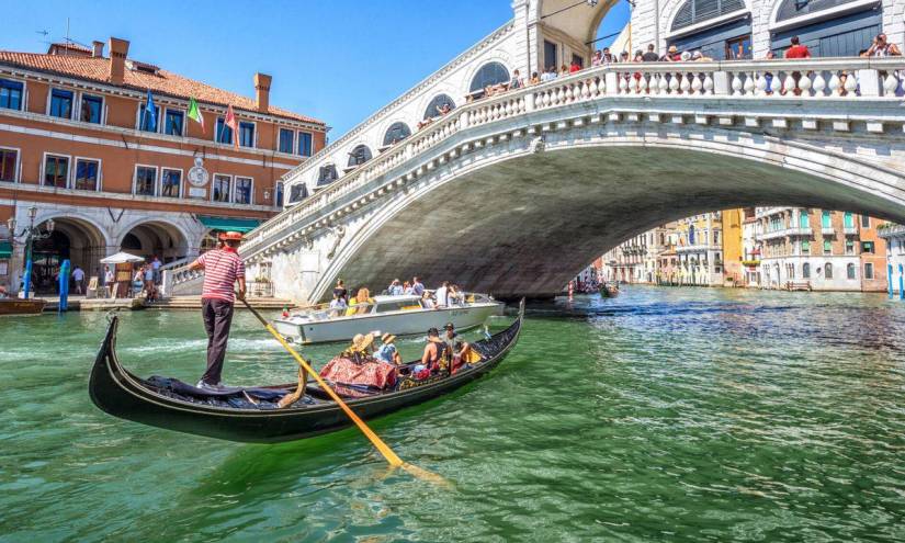 Un paseo en góndola por Venecia, la segunda ciudad más bonita del mundo, es una experiencia única para ChatGPT.