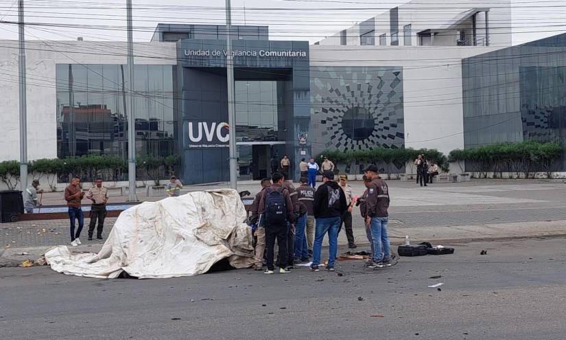 Coche bomba explota afuera de un cuartel de la Policía en Guayaquil