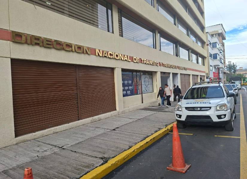 Las operaciones en carreteras son coordinadas por la Dirección Nacional de Tránsito de la Policía Nacional.