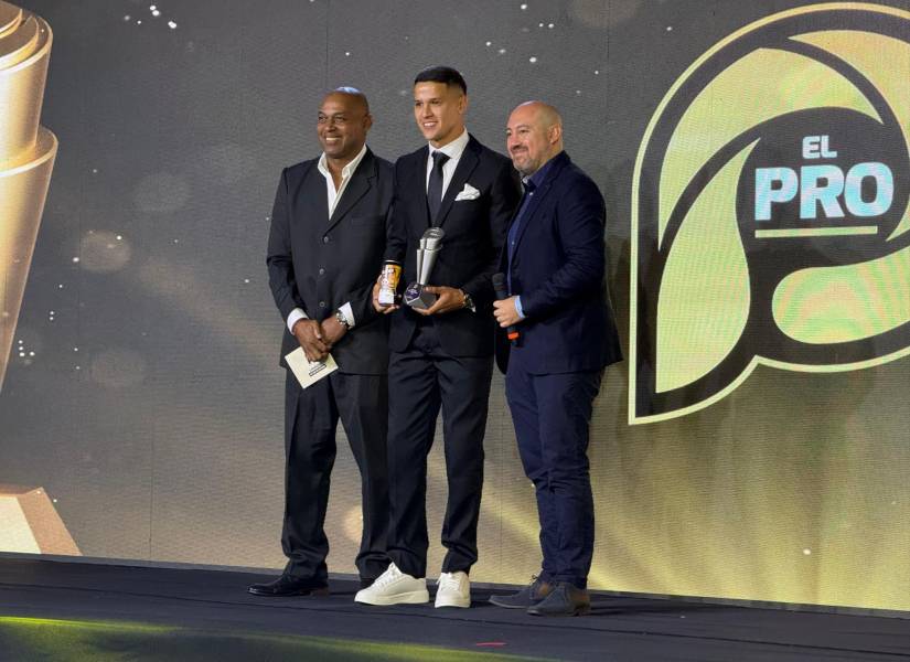 Álex Arce, mejor delantero del 2024.