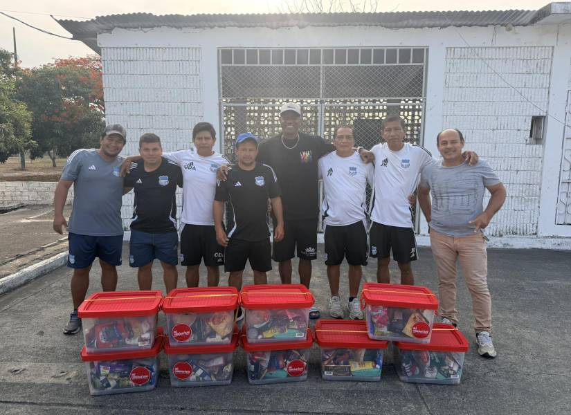 Jaime Ayoví regaló canastas navideñas al personal de Emelec.