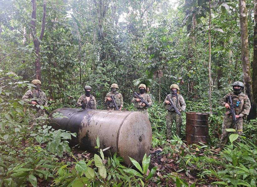 Las Fuerzas Armadas localizaron una refinería artesanal de crudo en Sucumbíos
