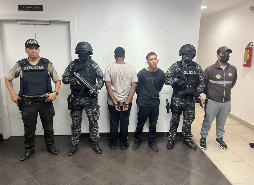 Foto de los criminales capturados que asaltaron y asesinaron a un conductor de bus, en el suburbio de Guayaquil, la noche del lunes 15 de abril.