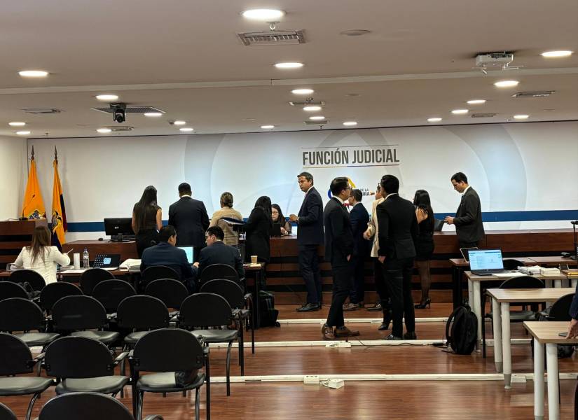 Imágenes de abogados de los procesados del caso Triple A en una sala del Complejo Judicial Norte.