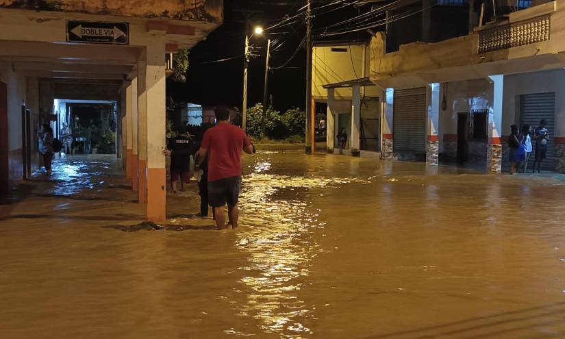 Imagen de calles inundadas en Flavio Alfaro, Manabí.