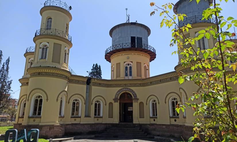 El Observatorio Astronómico se ubica en el parque La Alameda de Quito.