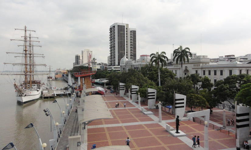 Guayaquil extiende restricciones aunque abre espacios en malecones