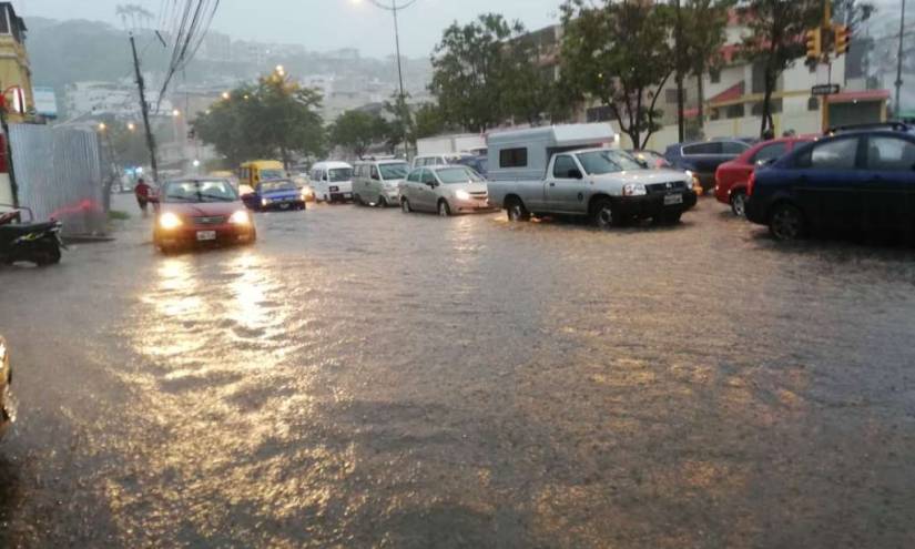 Al menos 4 provincias afectadas tras fuertes lluvias en Ecuador