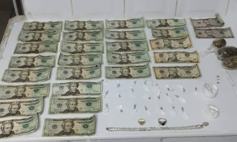El hombre llevaba en su interior: 500 dólares en efectivo, dosis de cocaína y marihuana, dos anillos, una cadena con dije y tres chips de telefonía.
