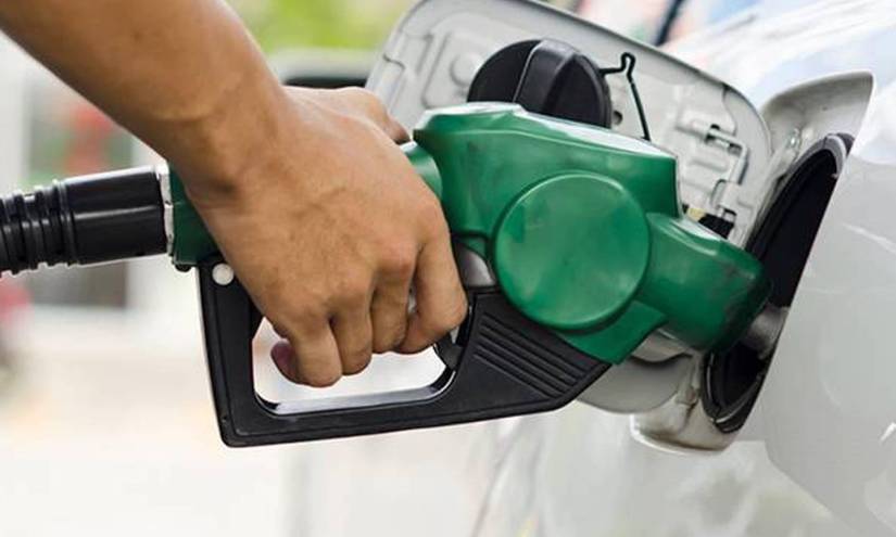 Lasso oficializa el nuevo precio de los combustibles a través del Decreto 467