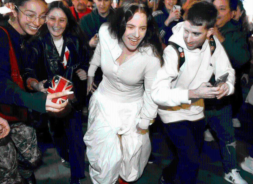 El pop es más que un género, se ha demostrado en el tiempo que es una forma de masificar. Rosalía lo hizo con el flamenco y ahora cruzó la frontera más allá, donde roza con la academia.