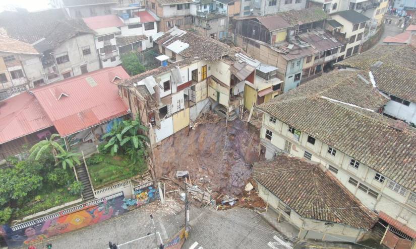 Imagen del área afectada por el socavón.