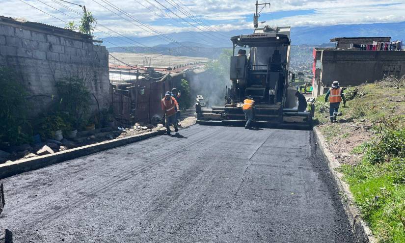 Trabajos en las vías de Quito.