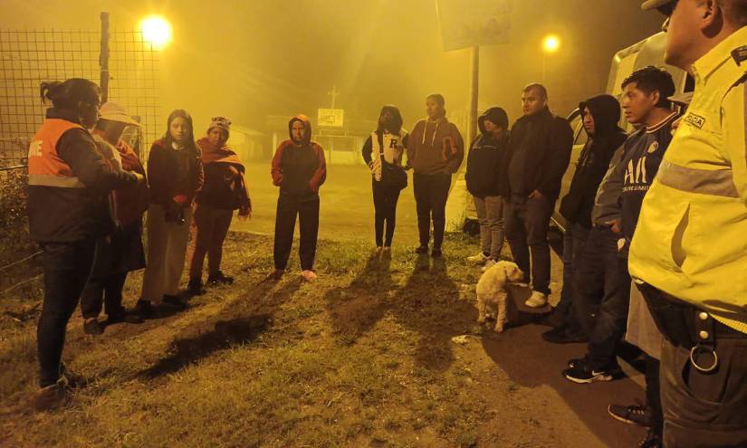 Gestión de Riesgos solicita la evacuación de personas en Huigra, parroquia de Alausí, ante amenaza de nuevo deslave.