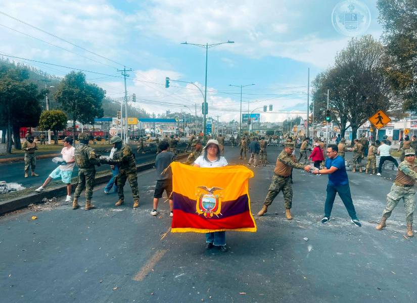 Limpieza de vías en Imbabura.