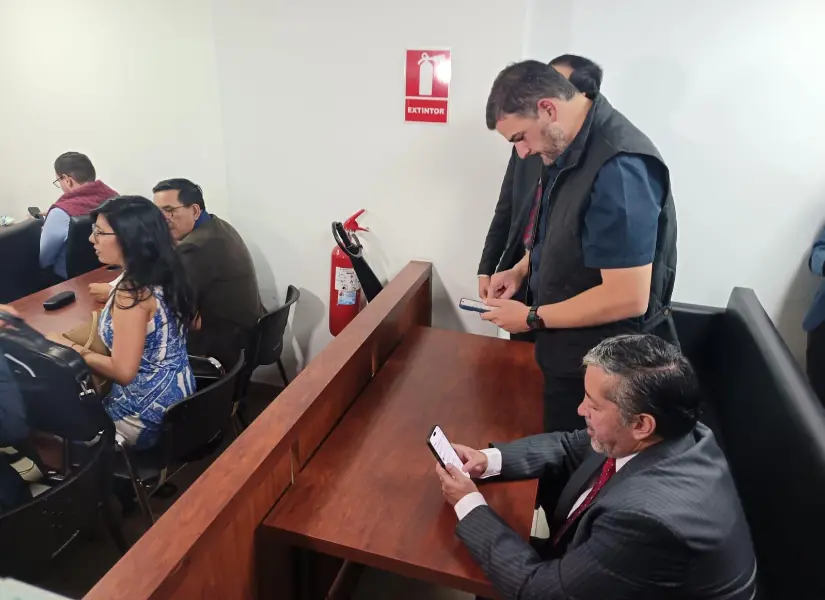 Foto de Aquiles Álvarez, alcalde de Guayaquil, en la sala de audiencias donde se llevará a cabo el juicio del caso Triple A.