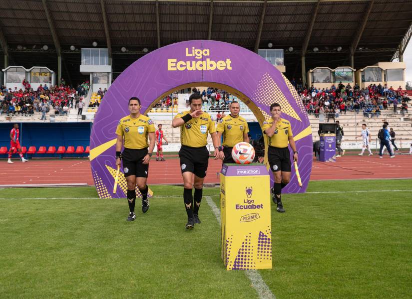 Juan Carlos Pérez fue expulsado por insultar a Álex Cajas.