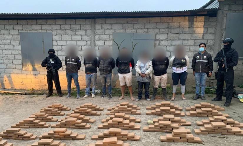 Decomisan más de 300 kilos de cocaína en El Aromo, zona rural de Manta