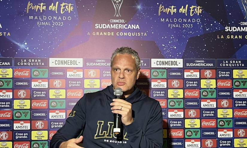 Esteban Paz en rueda de prensa