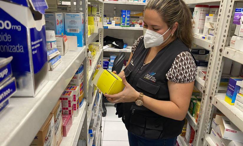 Ya escasean los fármacos para tratar síntomas gripales en Guayaquil
